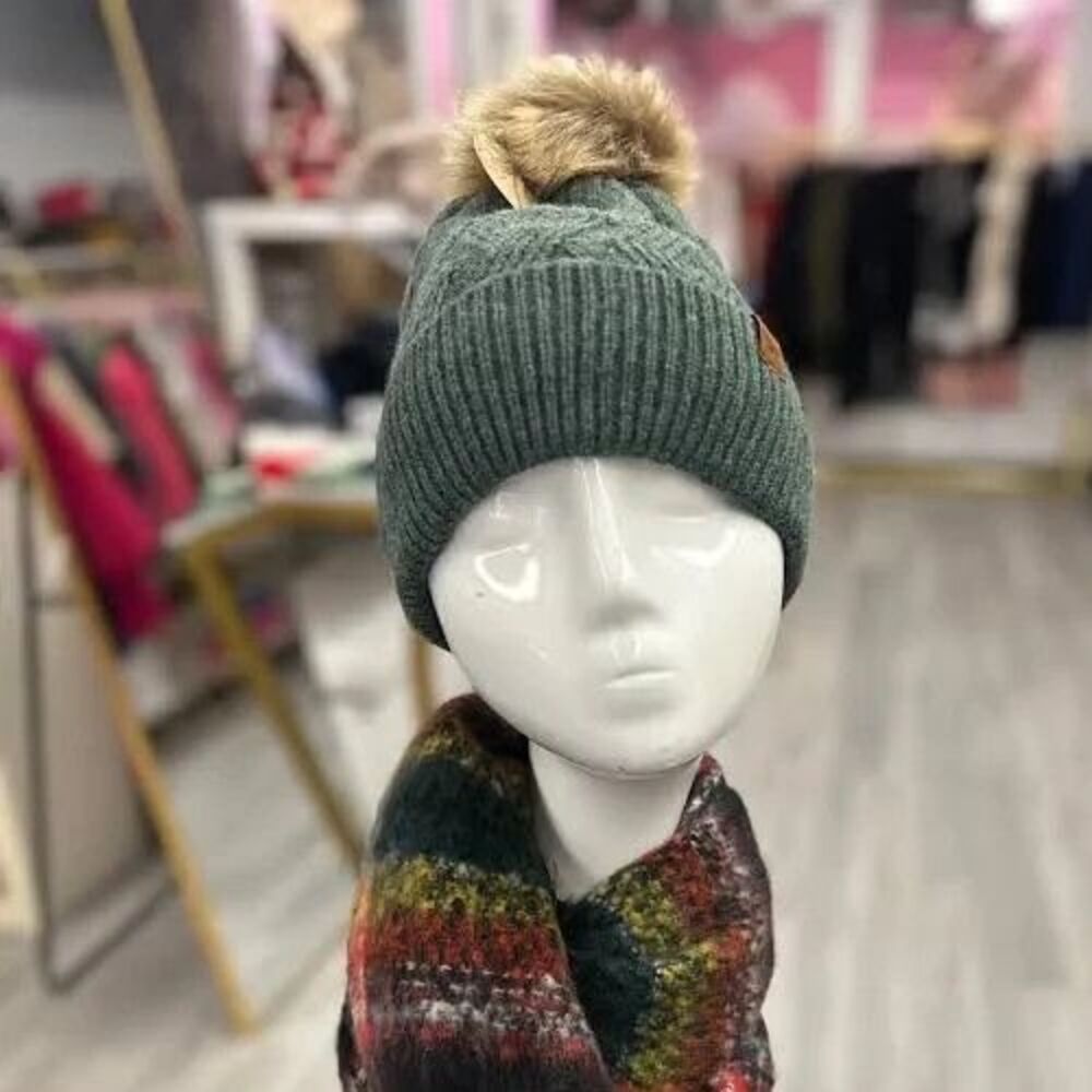 Britt’s Knits Mainstay Green Beanie Faux Fur Pom Winter Lined One-Size New